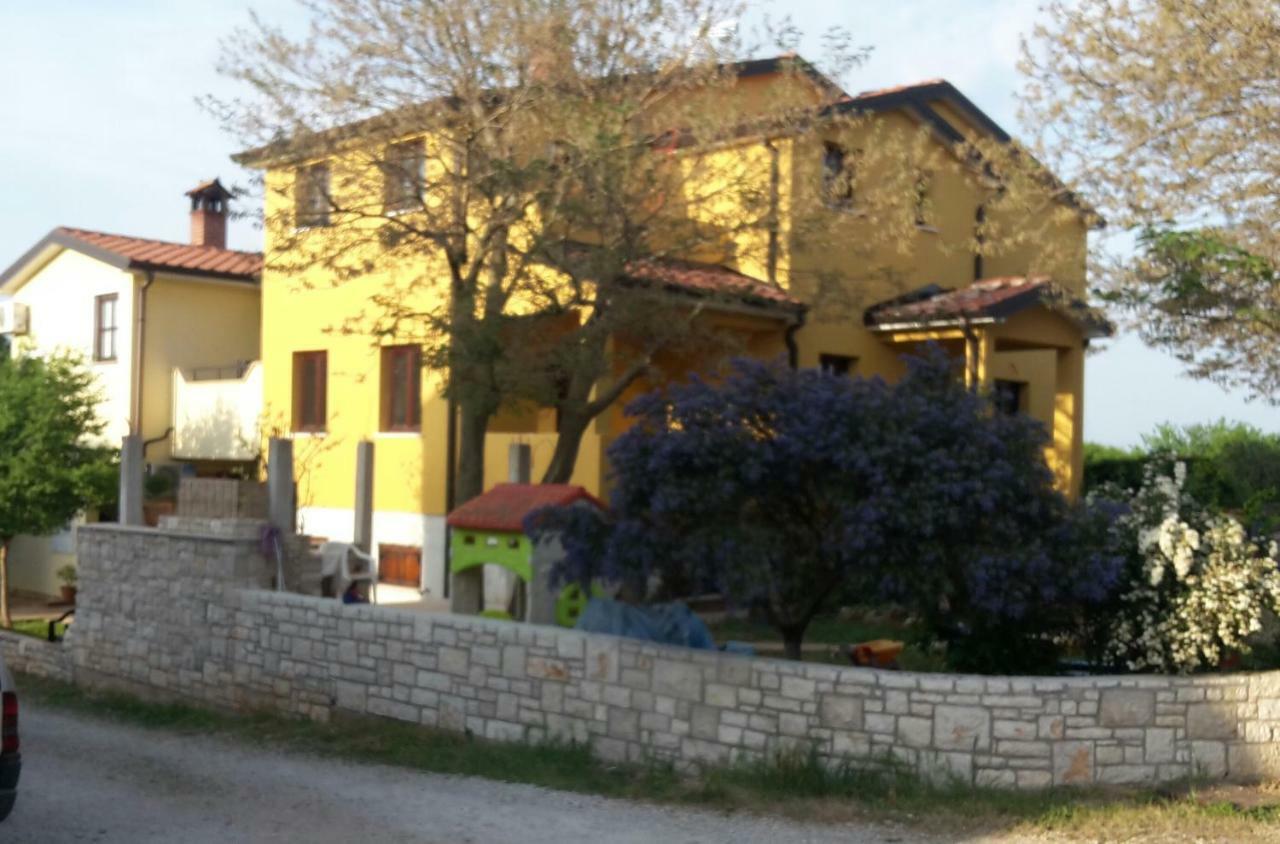 Renato Apartment Basanija Exterior photo